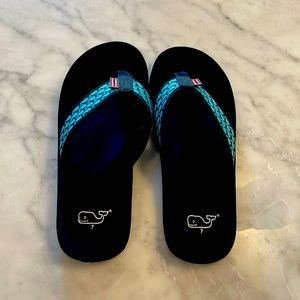 Vineyard Vines Classic Whale Foam Flip Flops - size 7